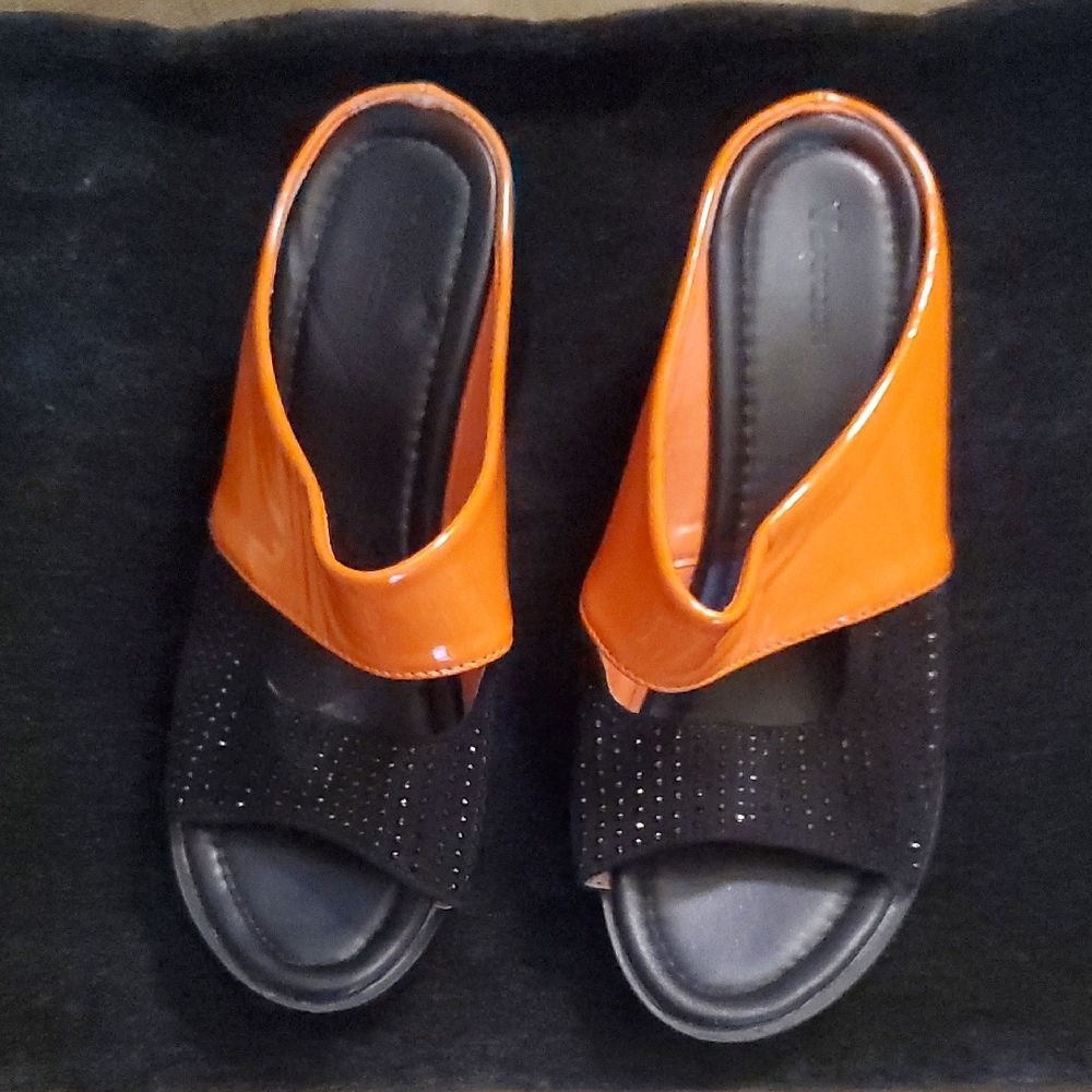 ❤️  NWOT Orange and Black Women's Sandals